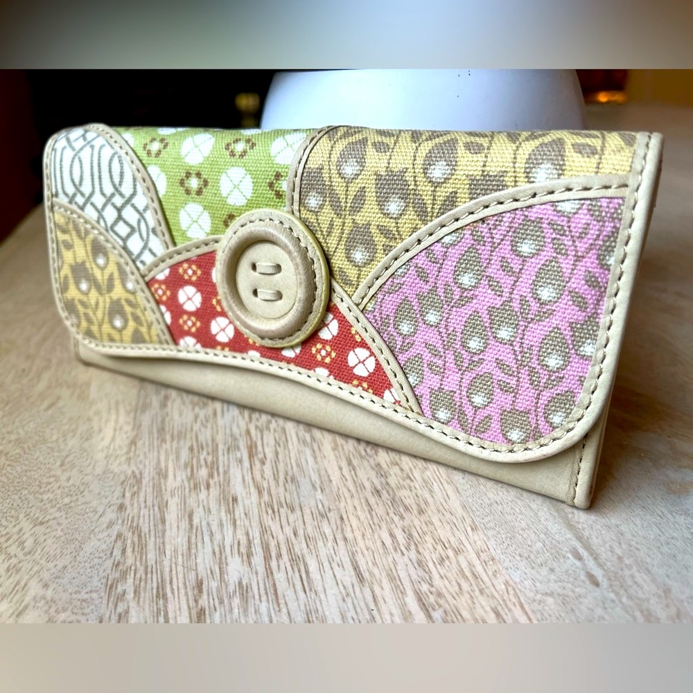 Leather and canvas flap wallet, floral print, Fossil sample, never used, no logo